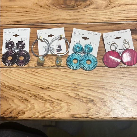 Elegant Multi-Color Earring Set - Picture 12 of 12